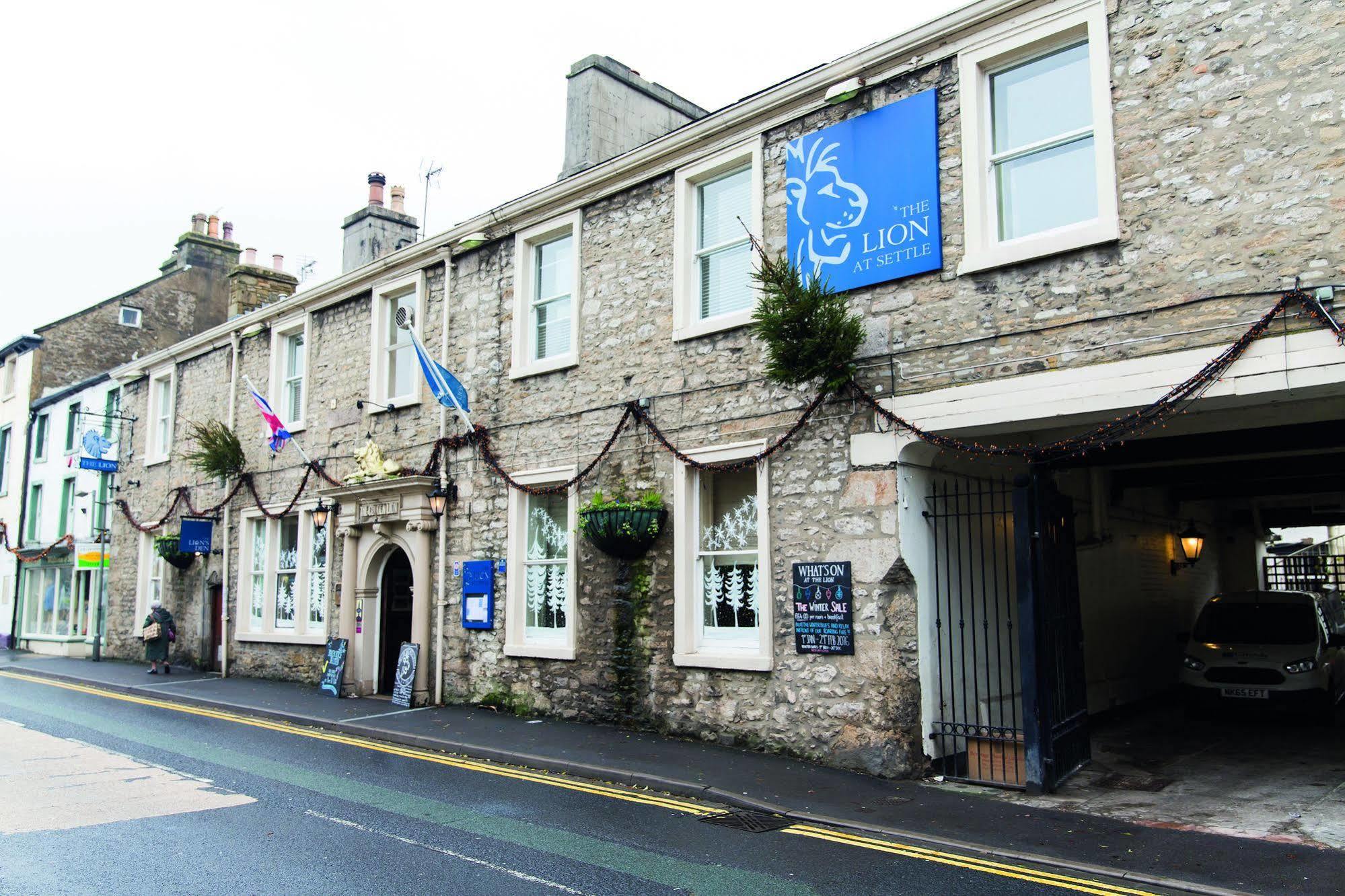 The Golden Lion At Settle Exterior foto
